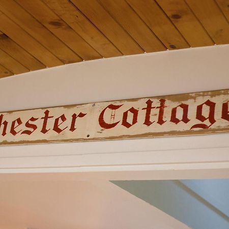 Chester Cottage Beachfront Oakura Exterior foto