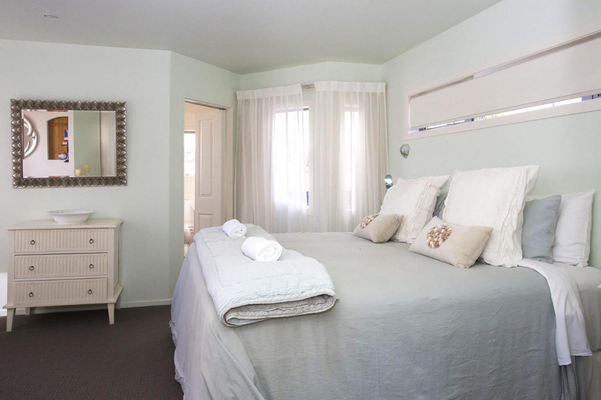 Chester Cottage Beachfront Oakura Exterior foto