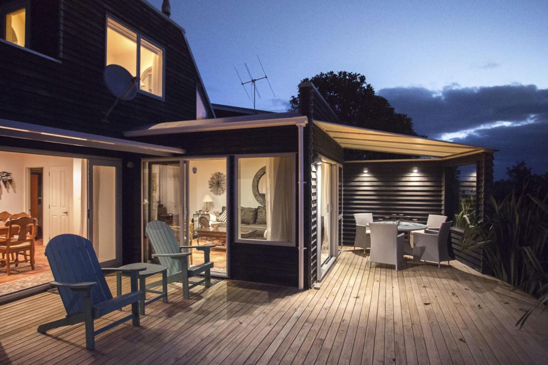 Chester Cottage Beachfront Oakura Exterior foto