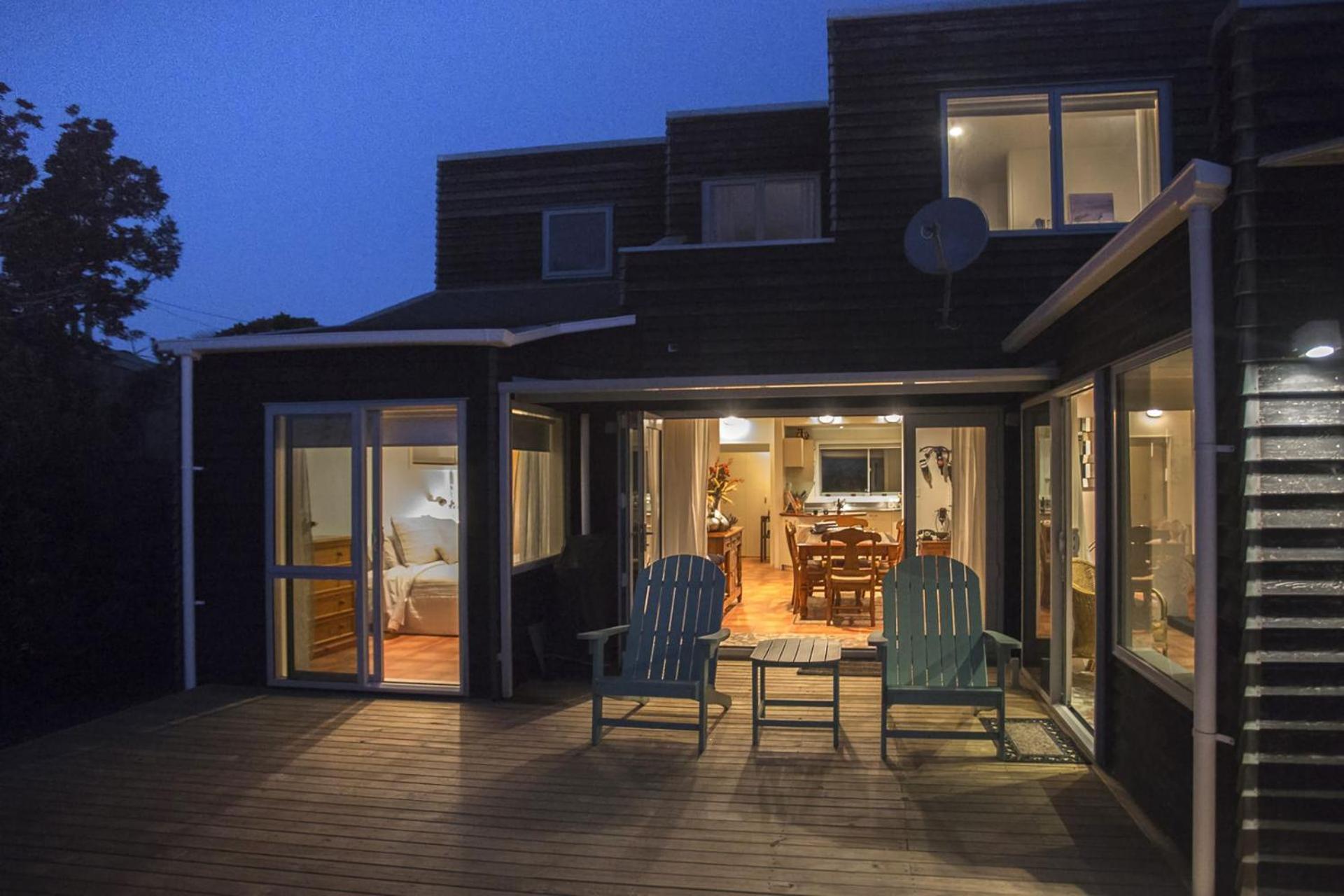 Chester Cottage Beachfront Oakura Exterior foto
