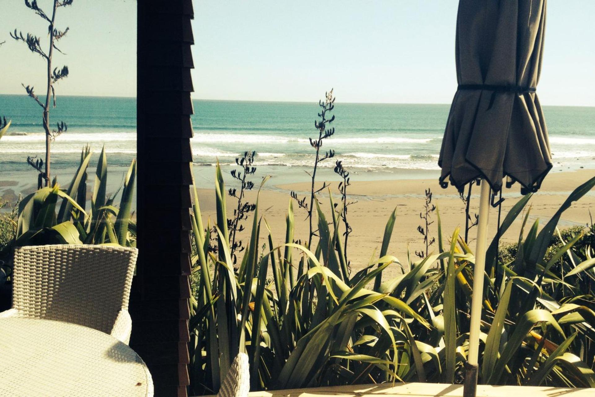 Chester Cottage Beachfront Oakura Exterior foto